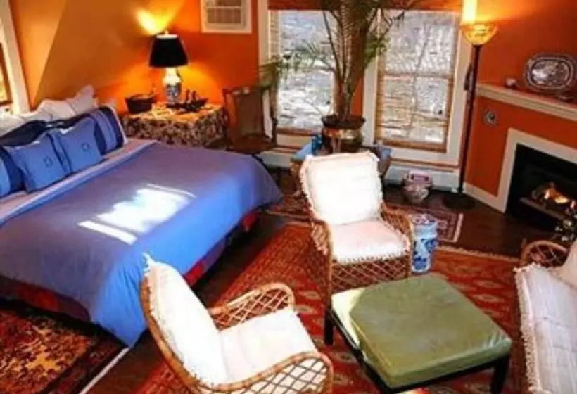 호텔 Red Elephant Inn Bed And Breakfast