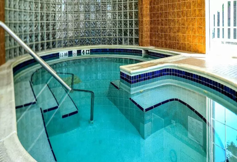 هتل Hilton Vacation Club Varsity Club South Bend, In