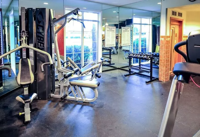 هتل Hilton Vacation Club Varsity Club South Bend, In