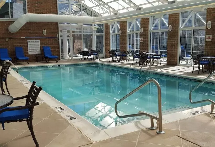 هتل Hilton Vacation Club Varsity Club South Bend, In