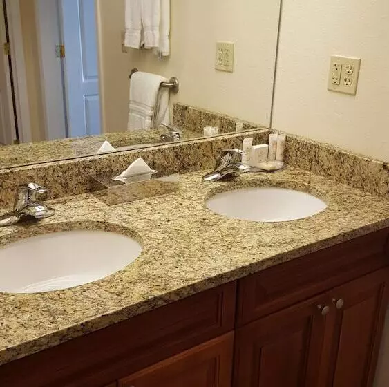 هتل Hilton Vacation Club Varsity Club South Bend, In