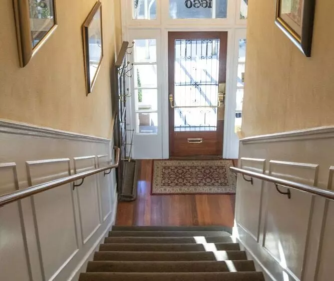 酒店 Washington Square Inn