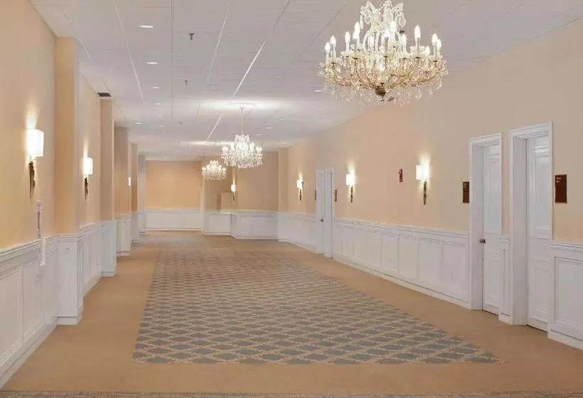 酒店 Westford Regency Inn & Conference Center