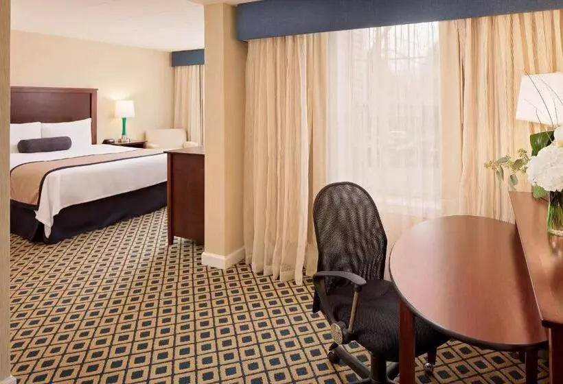 酒店 Westford Regency Inn & Conference Center