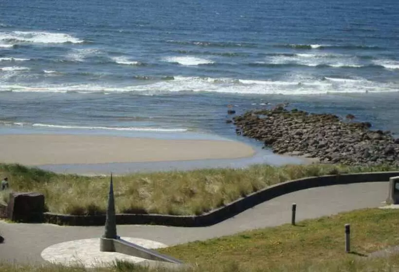 Мотель The Whaler Newport