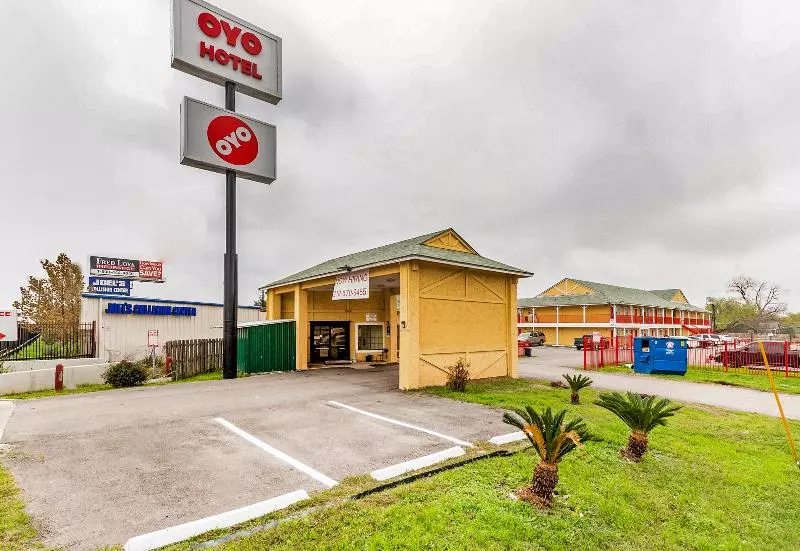 OYO Hotel San Antonio Lackland near Seaworld