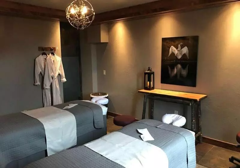 Курорт Lodge At Whitefish Lake