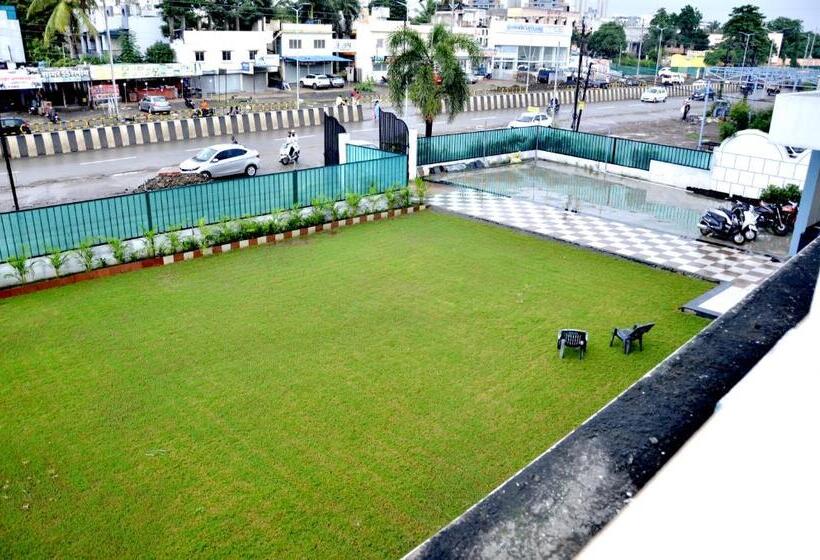 בית מלון כפרי Adarsh