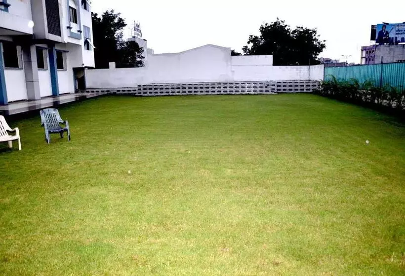 هتل Adarsh