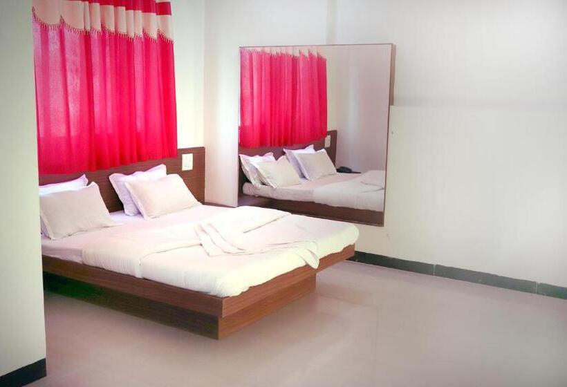 בית מלון כפרי Adarsh