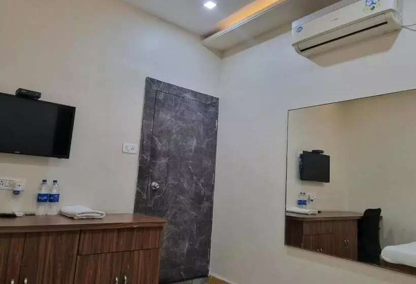 هتل Adarsh