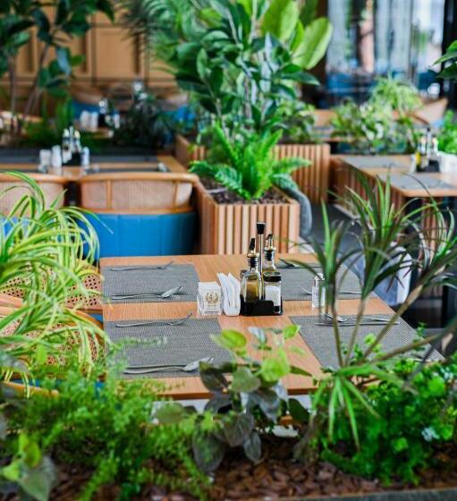 Отель Royal G Max