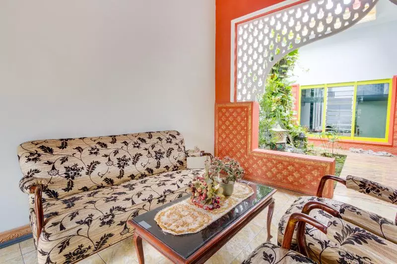 Hotelli Orange Inn Redpartner Madiun