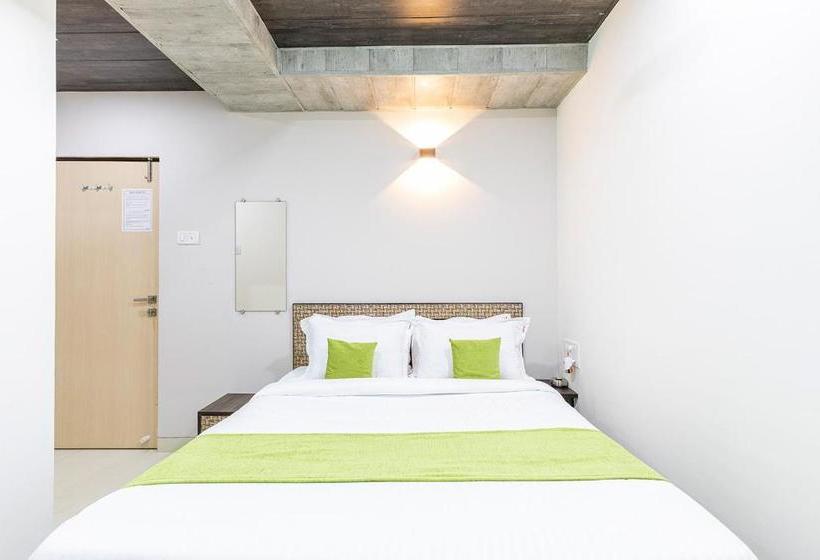 Hotel Saras Residency