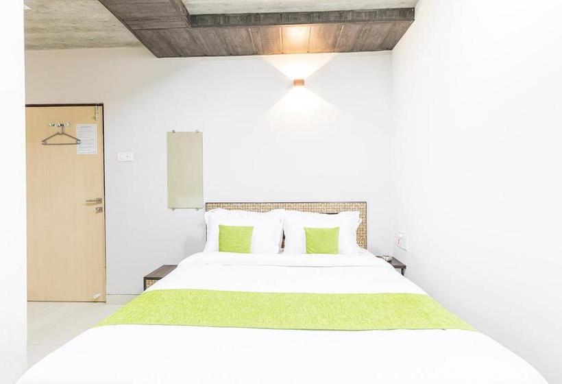 Hotel Saras Residency