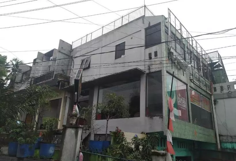 ホテル Oyo 3032 Bintaro Family Guest House