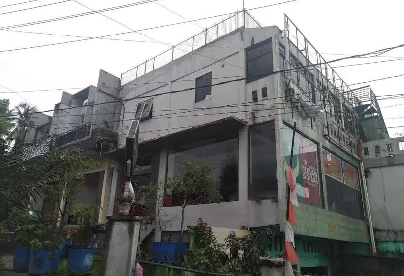 ホテル Oyo 3032 Bintaro Family Guest House