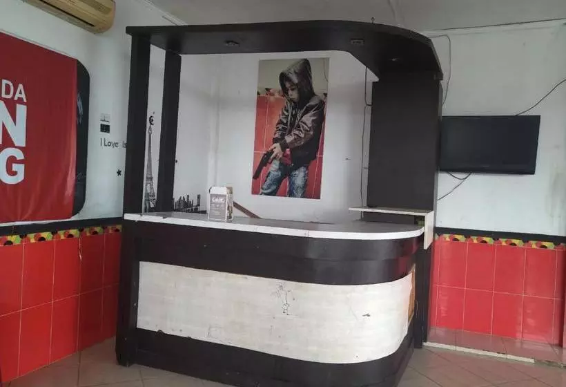 ホテル Oyo 3032 Bintaro Family Guest House