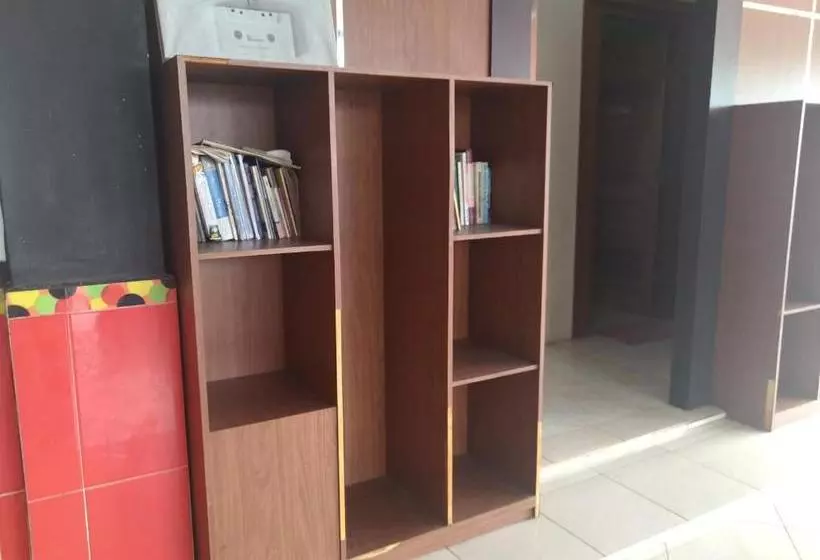 ホテル Oyo 3032 Bintaro Family Guest House