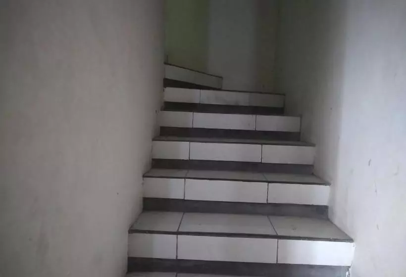 ホテル Oyo 3032 Bintaro Family Guest House