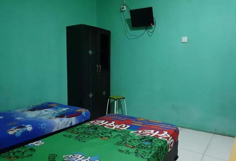 ホテル Oyo 3032 Bintaro Family Guest House