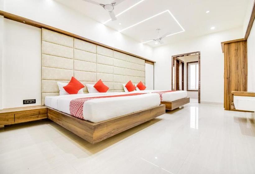 Hotel Oyo 70260 Vrundavan Grand