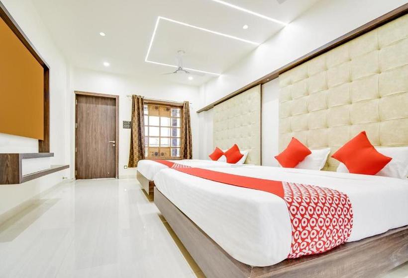 Hotel Oyo 70260 Vrundavan Grand