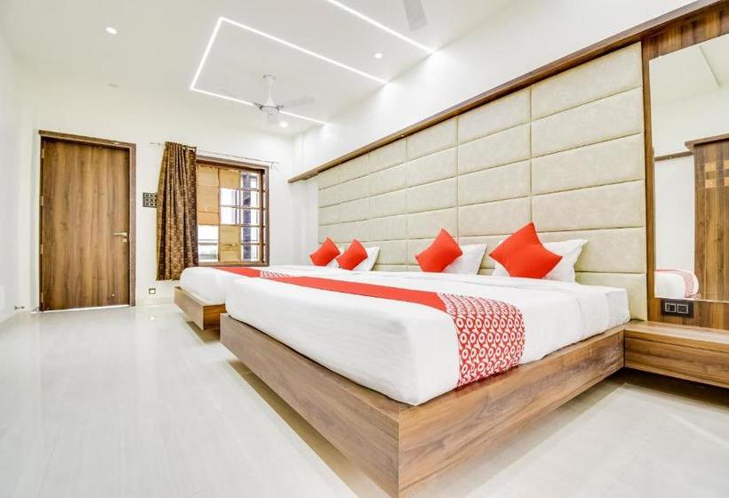 Hotel Oyo 70260 Vrundavan Grand