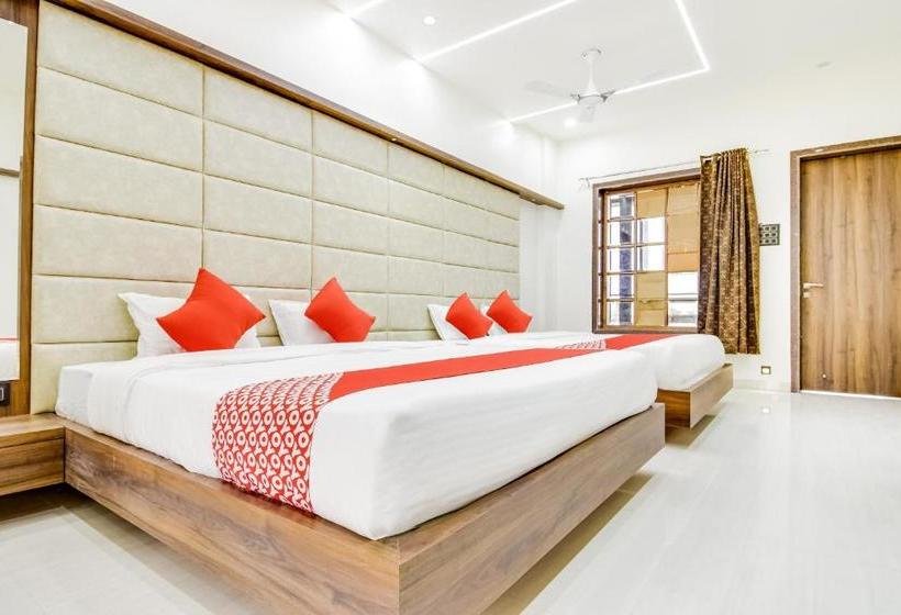 Hotel Oyo 70260 Vrundavan Grand