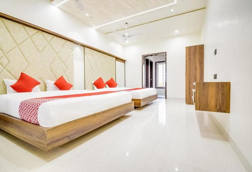 Hotel Oyo 70260 Vrundavan Grand