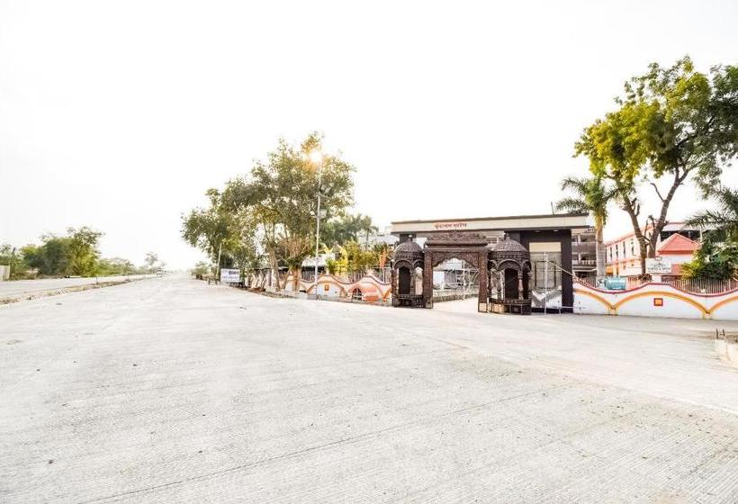 Hotel Oyo 70260 Vrundavan Grand