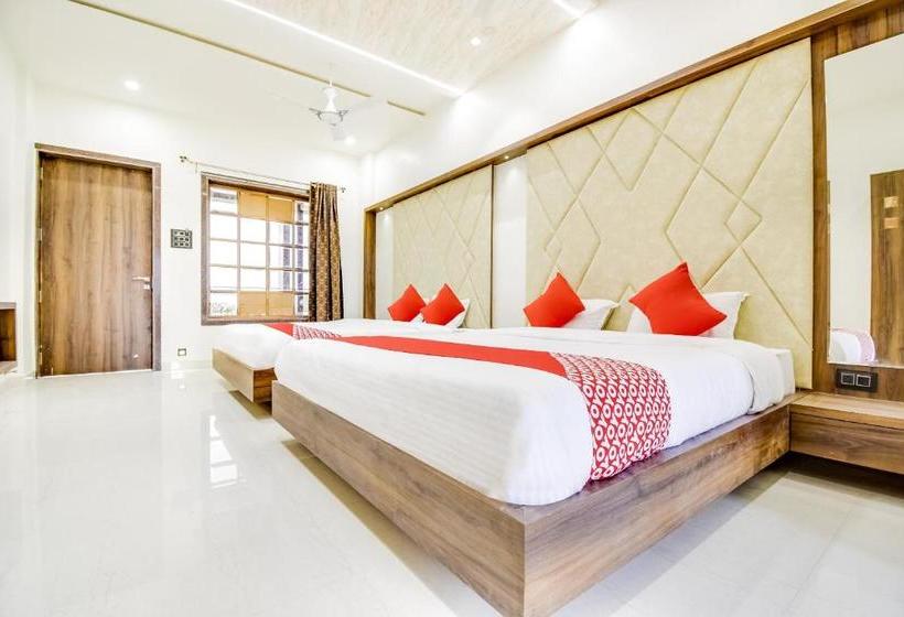 Hotel Oyo 70260 Vrundavan Grand