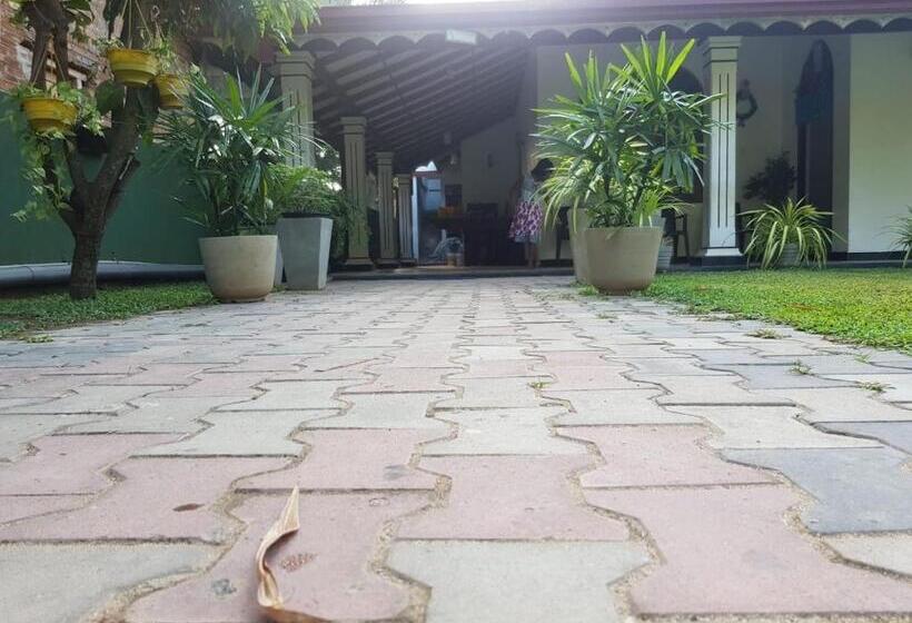 Пансион Shalomi Villas