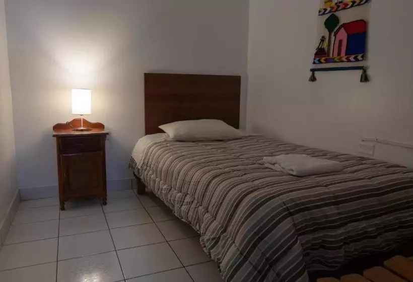 ユースホステル Hostal Roma