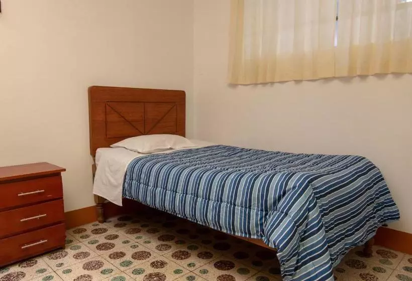 ユースホステル Hostal Roma
