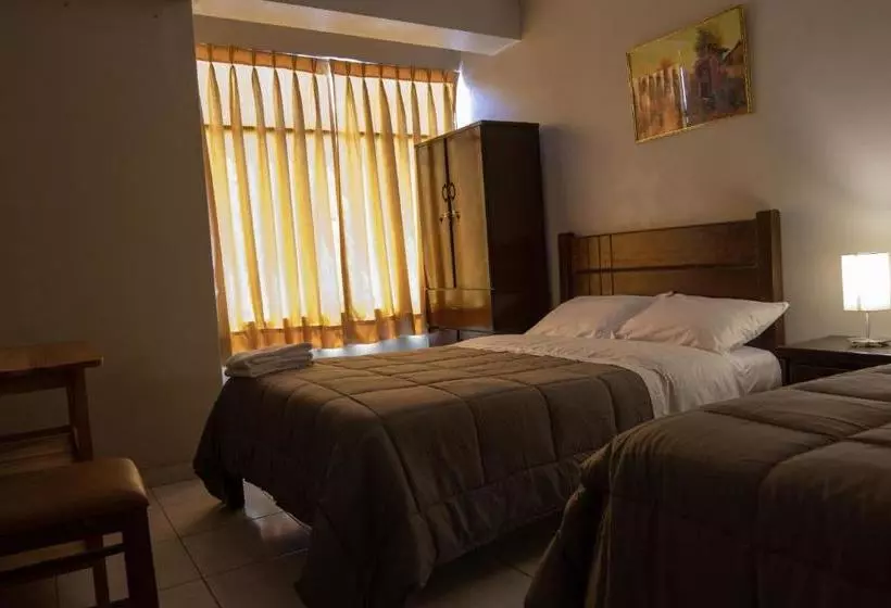ユースホステル Hostal Roma