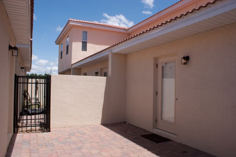 Townhome With Community Pool & Tennis  3 Br Townhouse