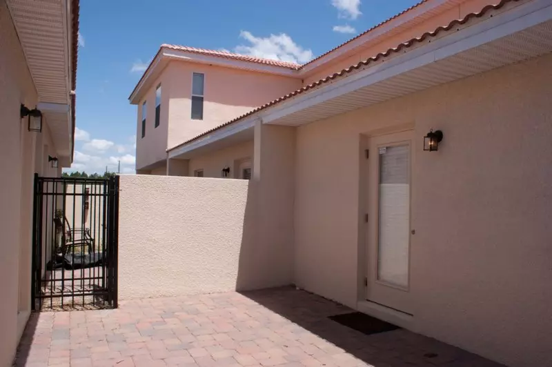 Townhome With Community Pool & Tennis  3 Br Townhouse