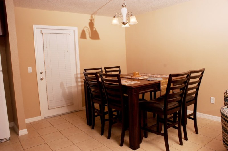 Townhome With Community Pool & Tennis  3 Br Townhouse