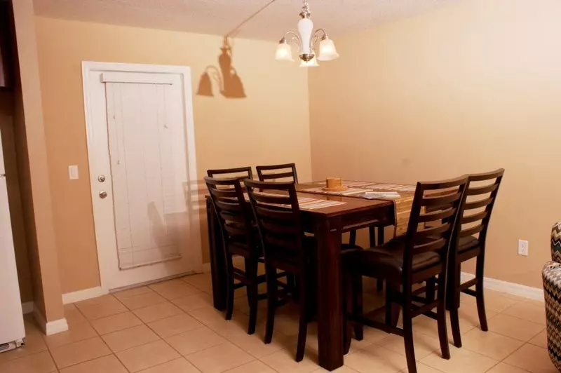 Townhome With Community Pool & Tennis  3 Br Townhouse