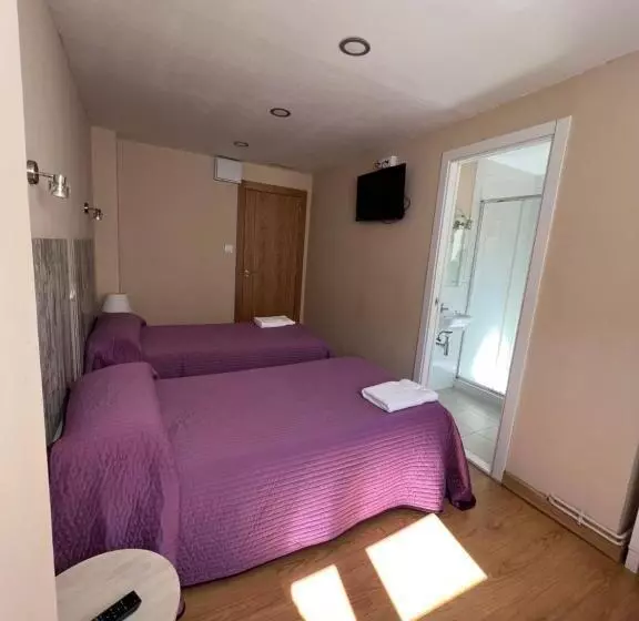 فندق فئة نجمة واحدة Hosteria Tajahierro