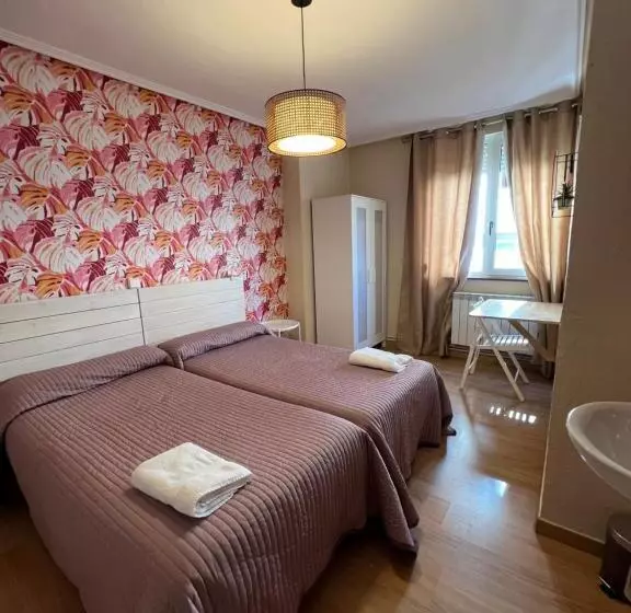 فندق فئة نجمة واحدة Hosteria Tajahierro