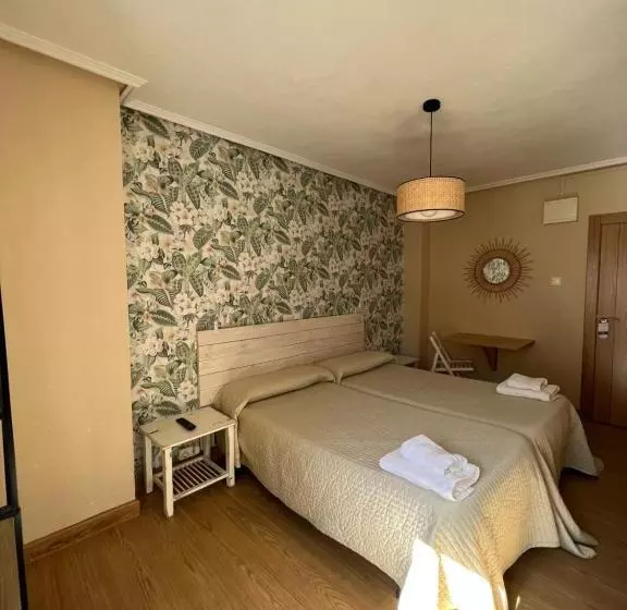 فندق فئة نجمة واحدة Hosteria Tajahierro