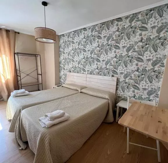 فندق فئة نجمة واحدة Hosteria Tajahierro