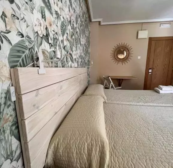 فندق فئة نجمة واحدة Hosteria Tajahierro