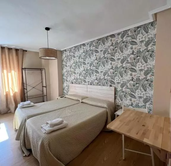 فندق فئة نجمة واحدة Hosteria Tajahierro