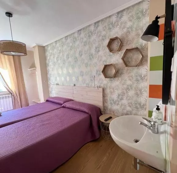 فندق فئة نجمة واحدة Hosteria Tajahierro