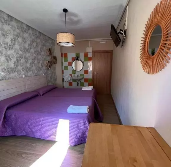 فندق فئة نجمة واحدة Hosteria Tajahierro