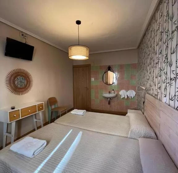 فندق فئة نجمة واحدة Hosteria Tajahierro