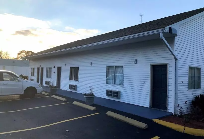 Отель Amerivu Inn & Suites